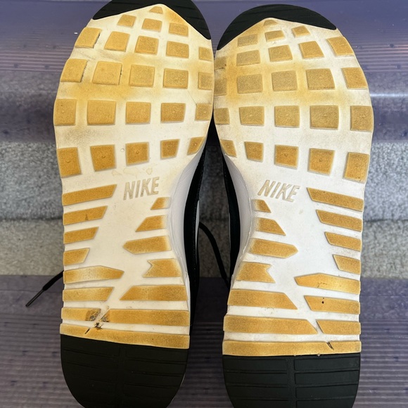 Nike Woman 11  running shoes. Used and still in good condition. Air Max Thea. - Picture 7 of 8